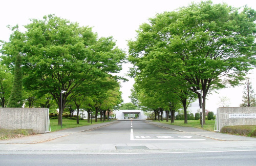 群馬県立県民健康科学大学 正門